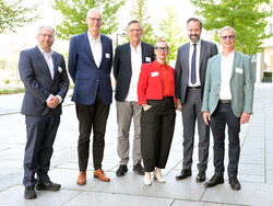 Group photo with Science Minister Gemkow, Prof Fettweis and others.